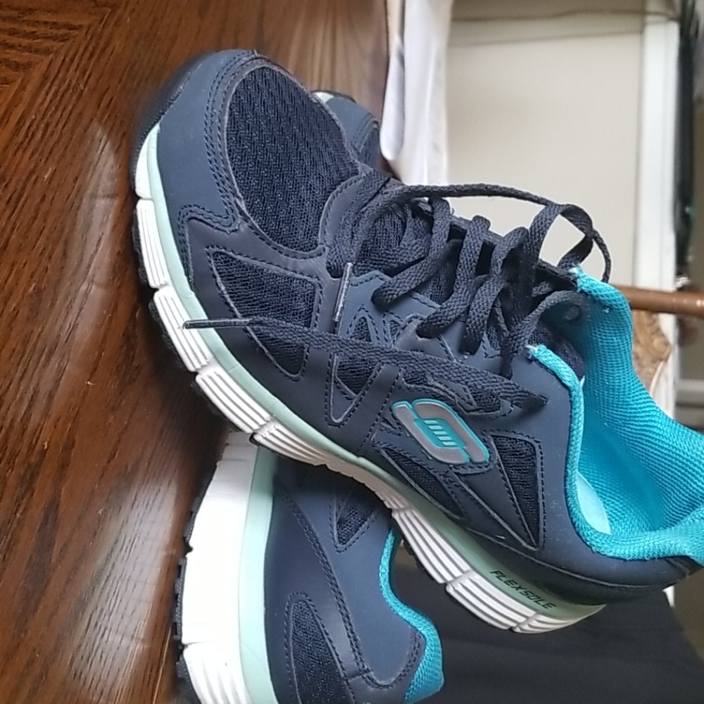Skechers memory foam flexible athletic shoes